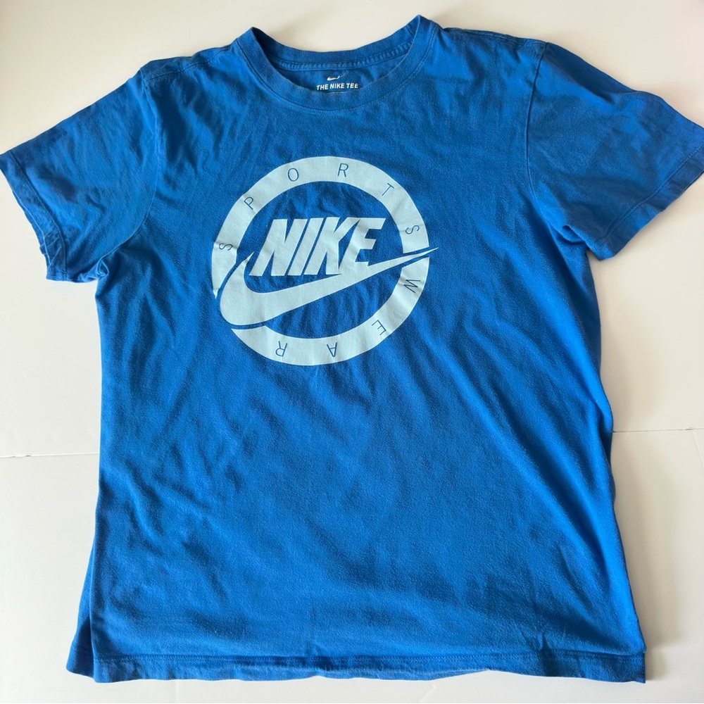 Nike T-Shirt Mens Size Medium Sportswear Tee Bright Blue Cotton Roomy Slimming